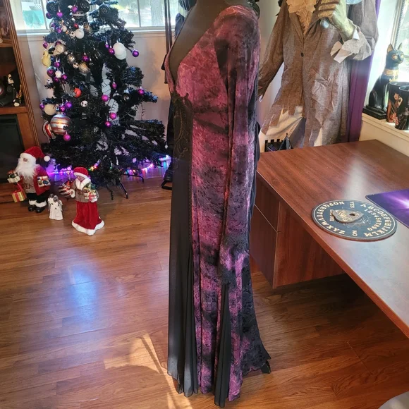 Gothic Burgundy and Black Dress - Picture 6 of 11